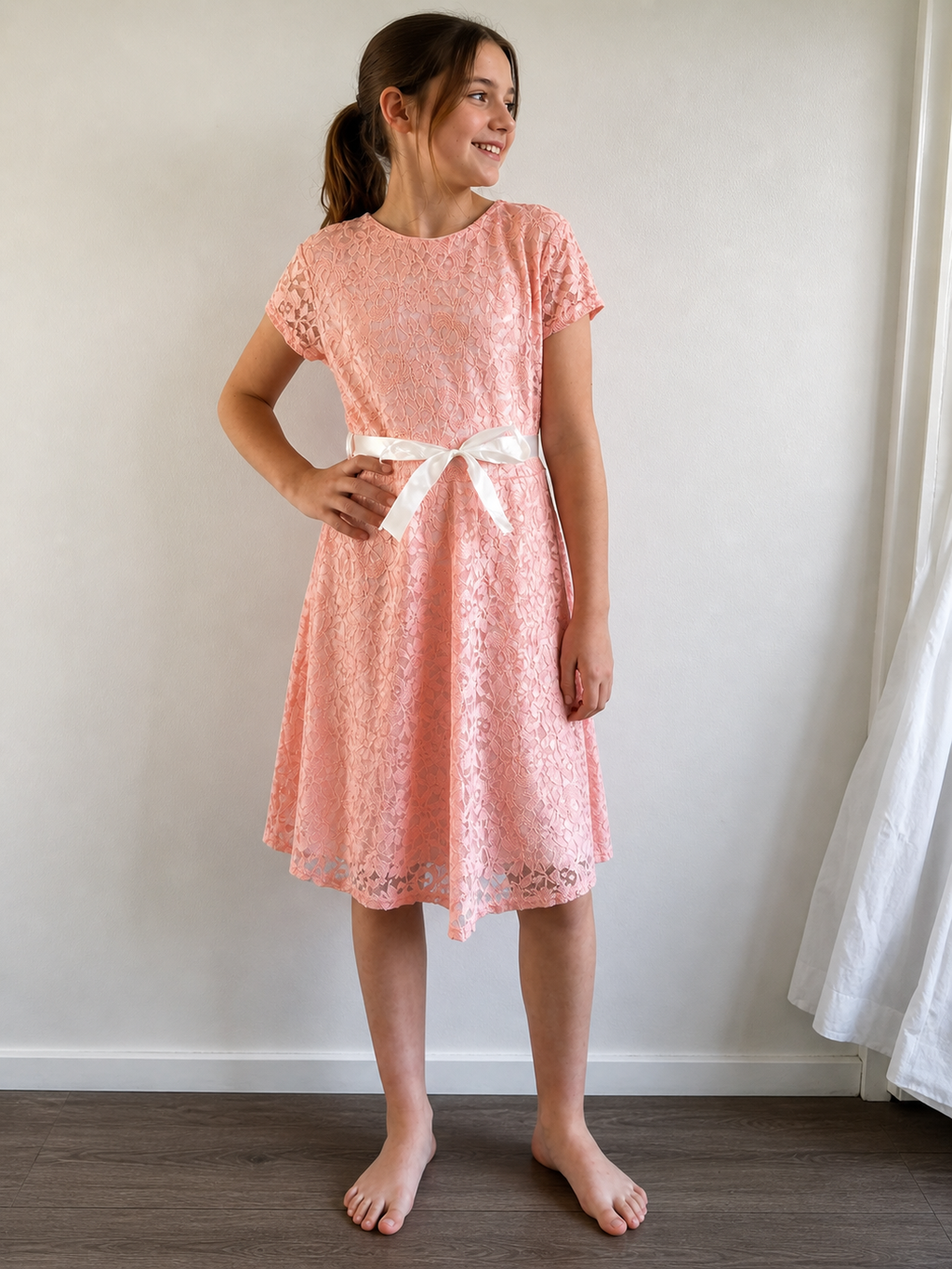 Elegant Lace Dress met Striklint