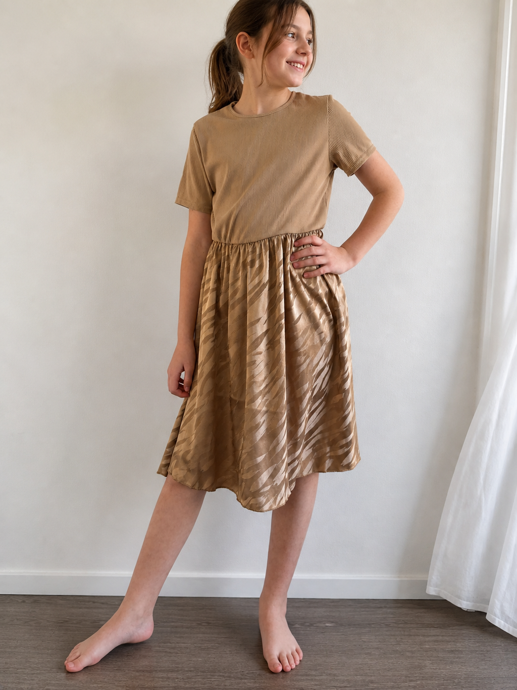 Elegante jurk met Structuur & Satijnen Rok