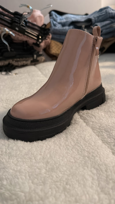 Enkel laarsjes gevoerd