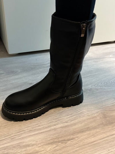 Winter Chic High Boots