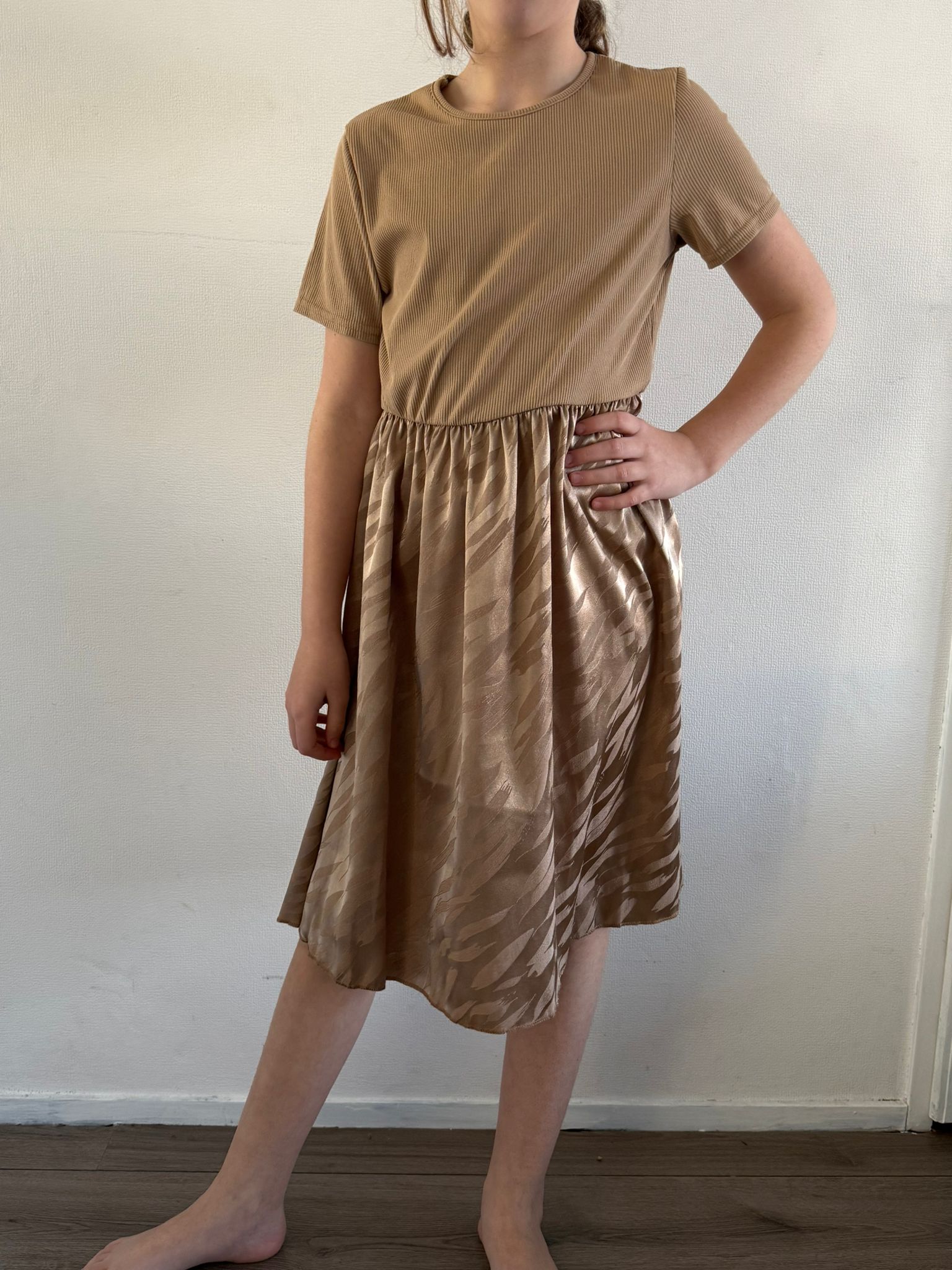 Elegante jurk met Structuur & Satijnen Rok