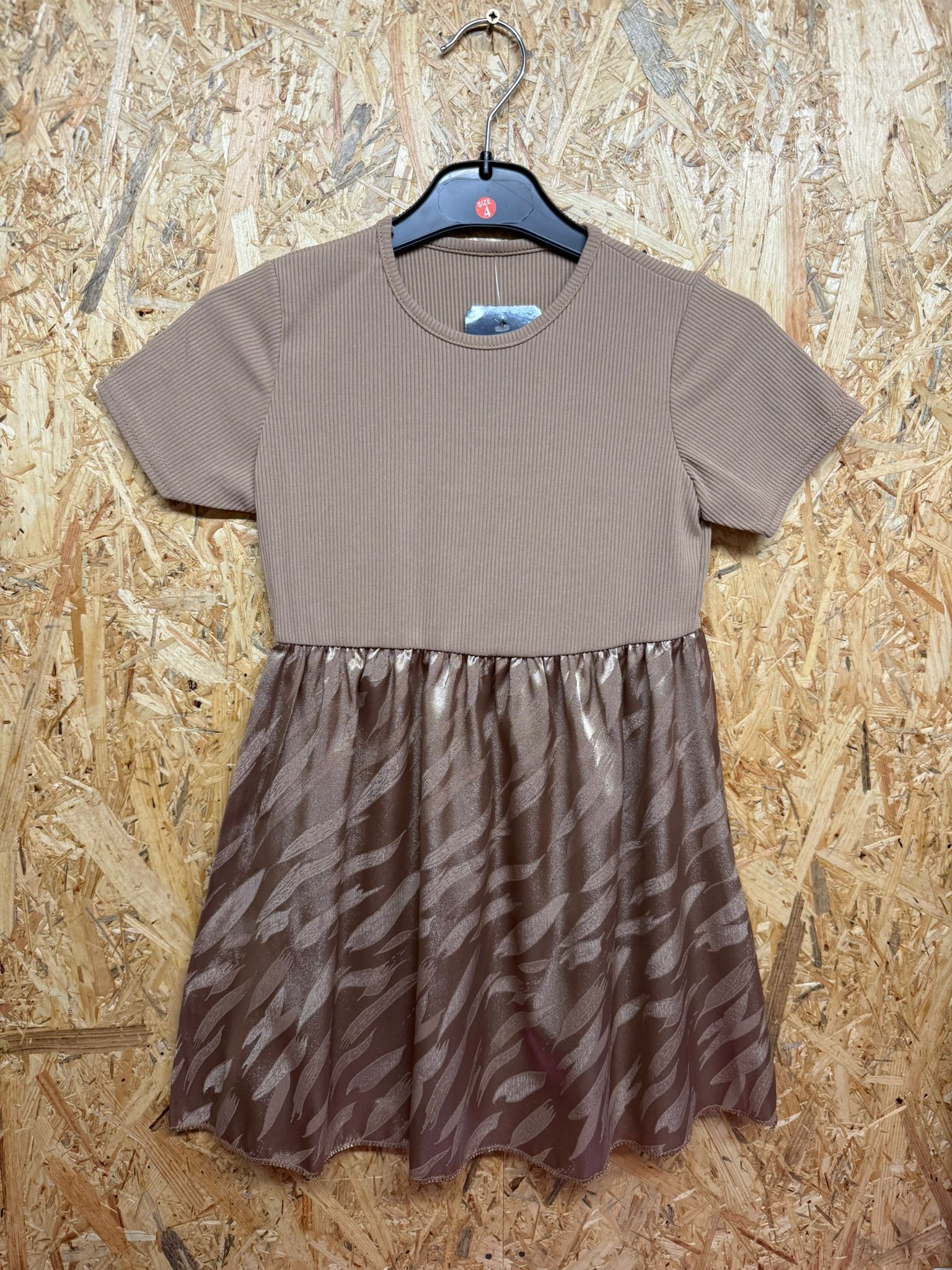 Elegante jurk met Structuur & Satijnen Rok