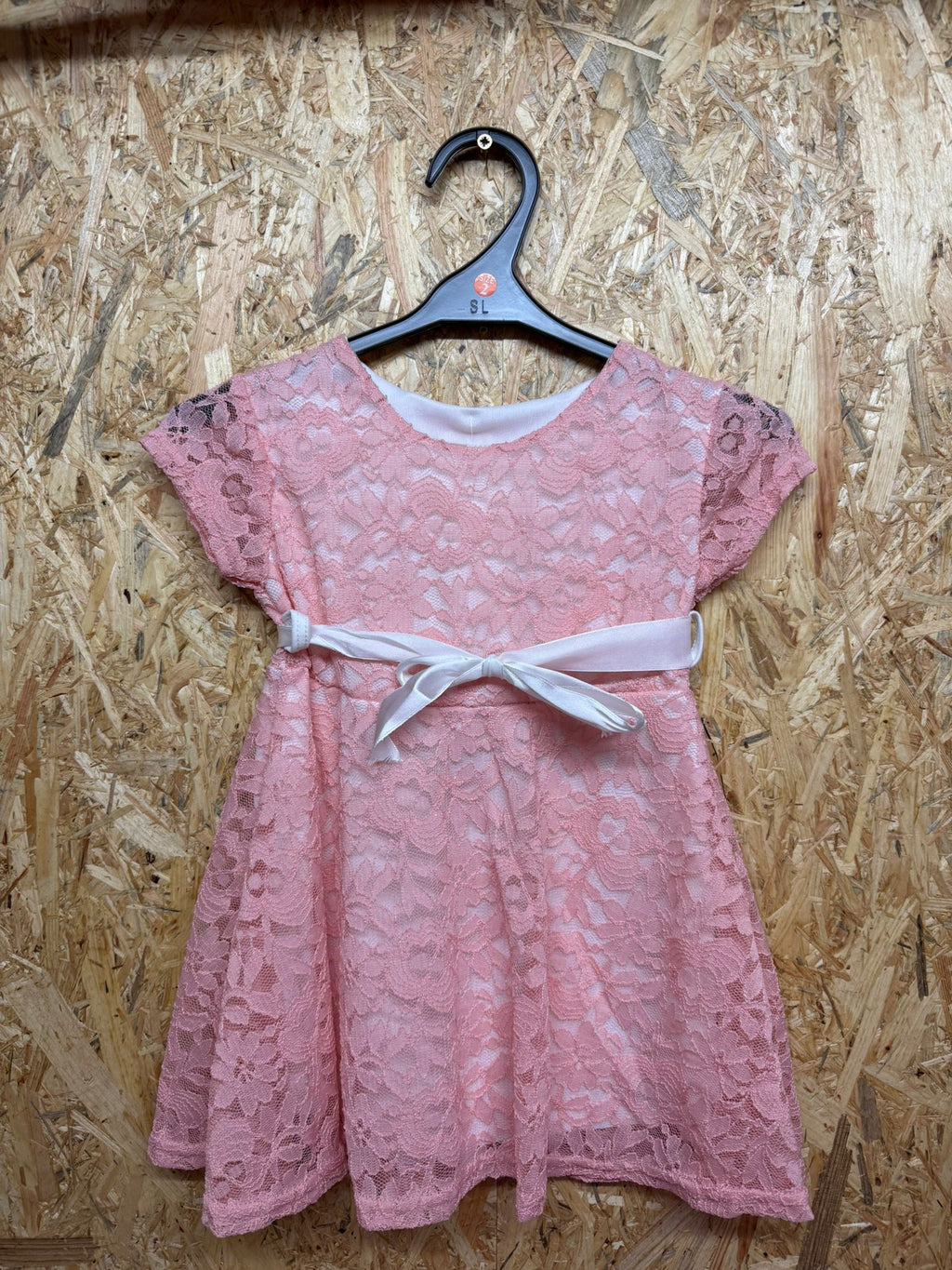 Elegant Lace Dress met Striklint