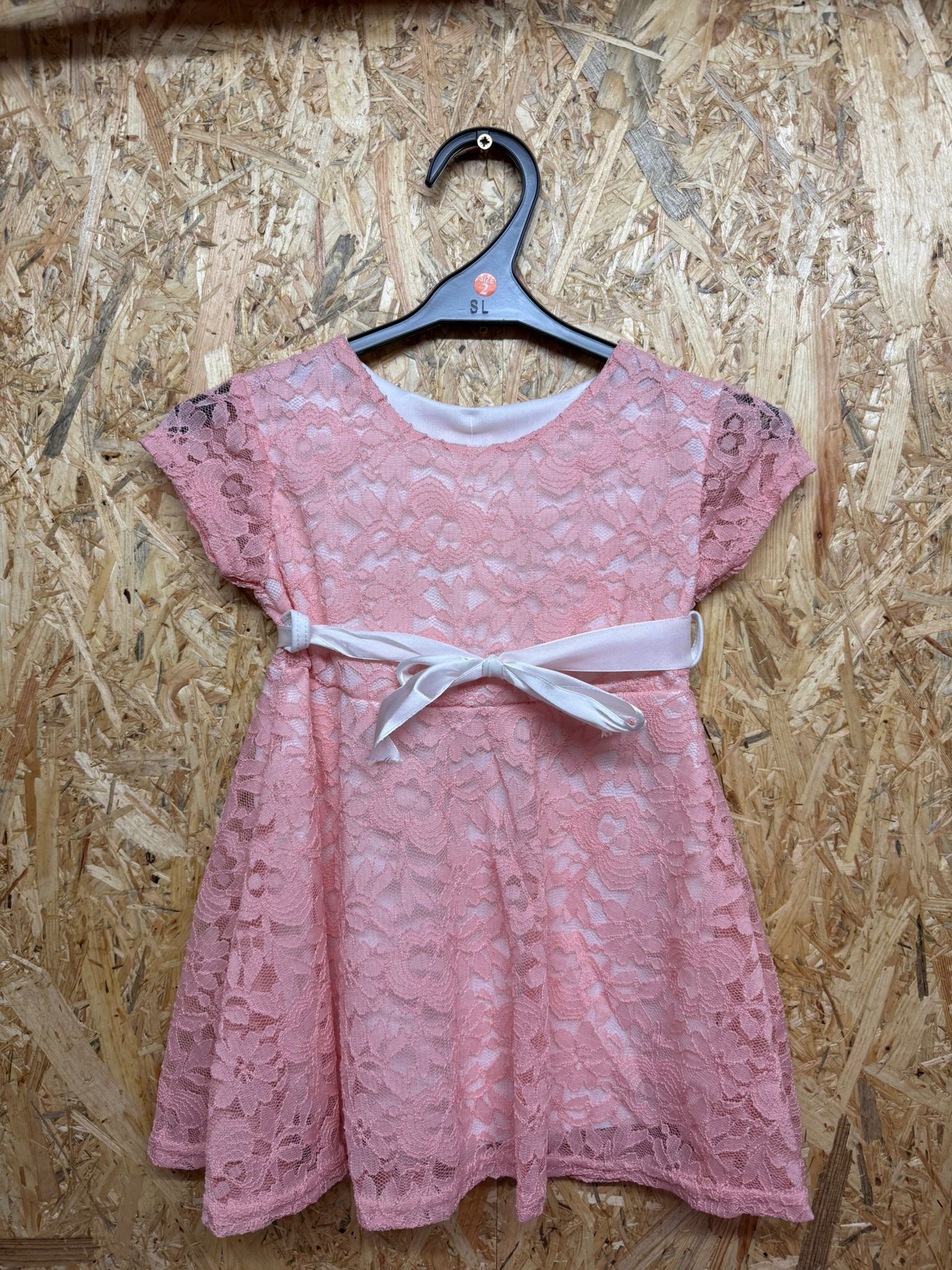 Elegant Lace Dress met Striklint