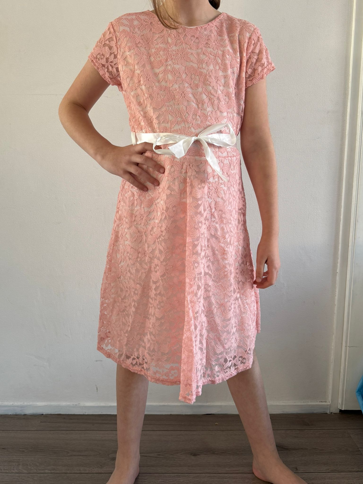 Elegant Lace Dress met Striklint